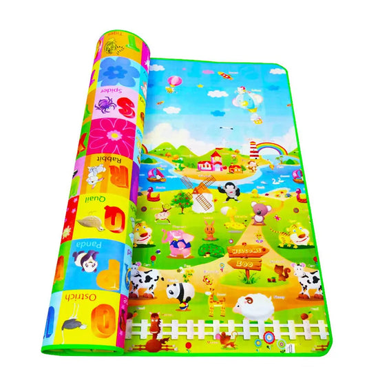 Tapis d'éveil XXL coloré pour bébé avec motifs animaux et nature.